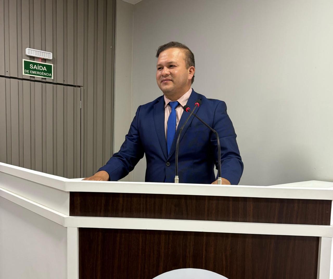 Vereador Adson Príncipe solicita construção de novo cemitério no Distrito do Caburi