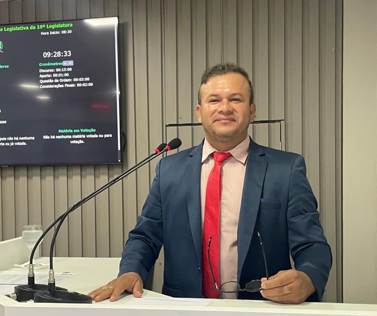 Vereador Adson Príncipe solicita informações sobre regularização do Conjunto Habitacional Residencial Parintins