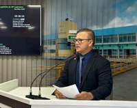 Vereador Adson Príncipe solicita instalação de cobertura em área de embarque de passageiros