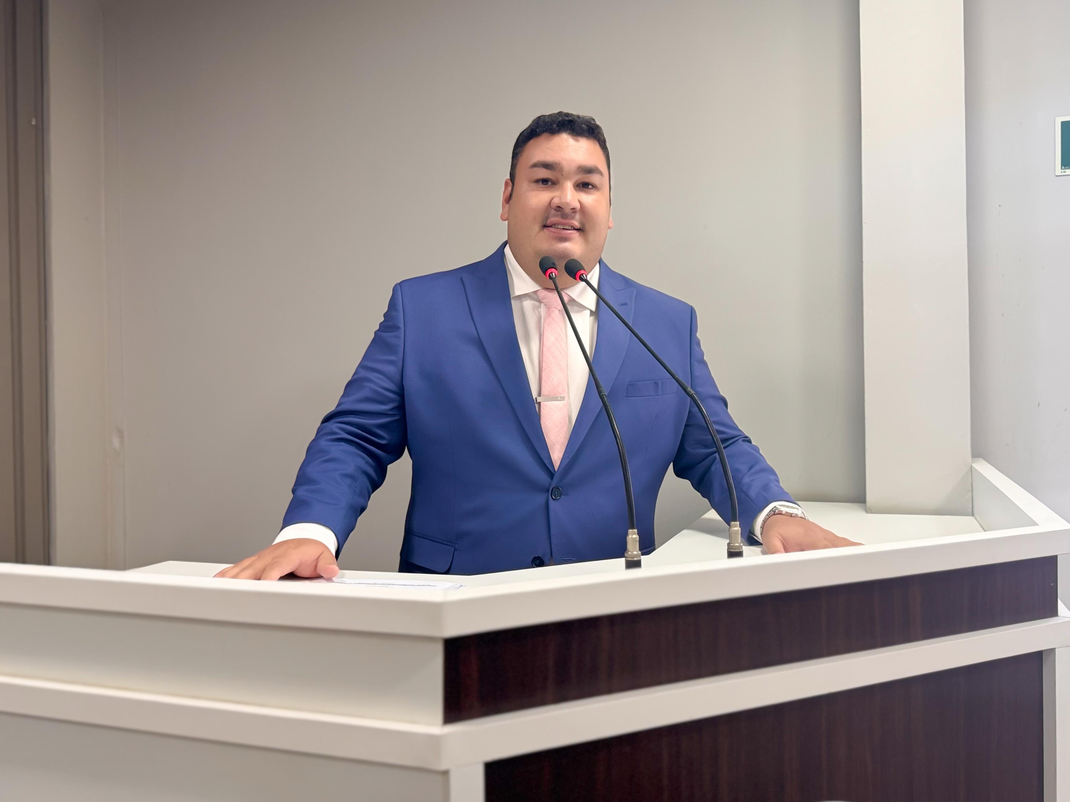 Vereador Alex Garcia propõe adesão de Parintins ao Pacto Nacional pela Superação do Analfabetismo e ao Programa Brasil Alfabetizado