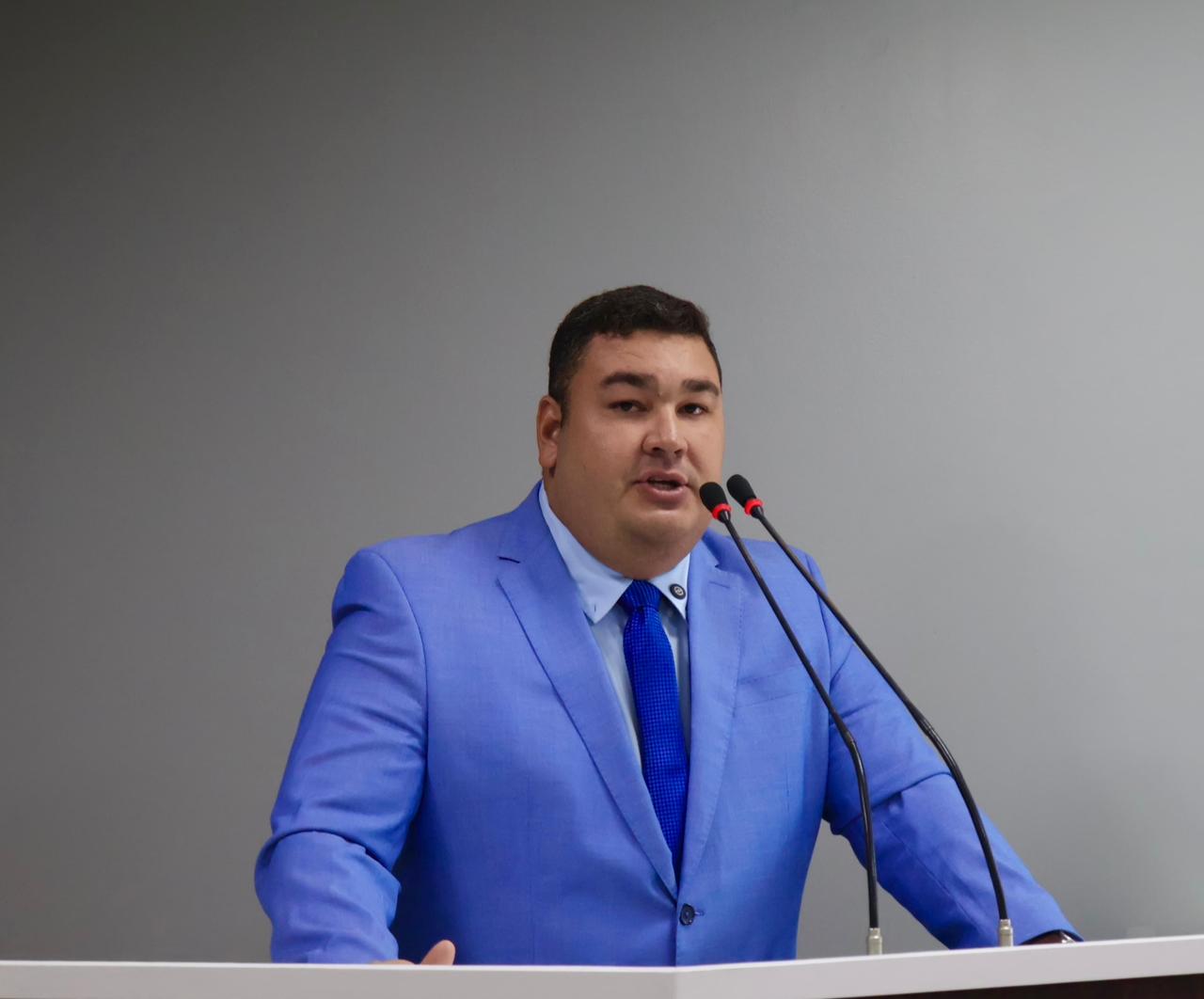 Vereador Alex propõe o programa “Meu Primeiro Emprego” em Parintins