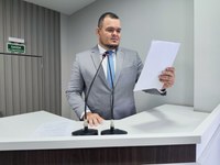 Vereador Azamor Pessoa apresenta indicações para melhorias na Educação e Infraestrutura de Parintins