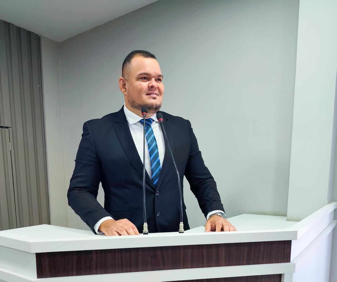 Vereador Azamor Pessoa apresenta solicitação para melhorias nas comunidades de Parintins