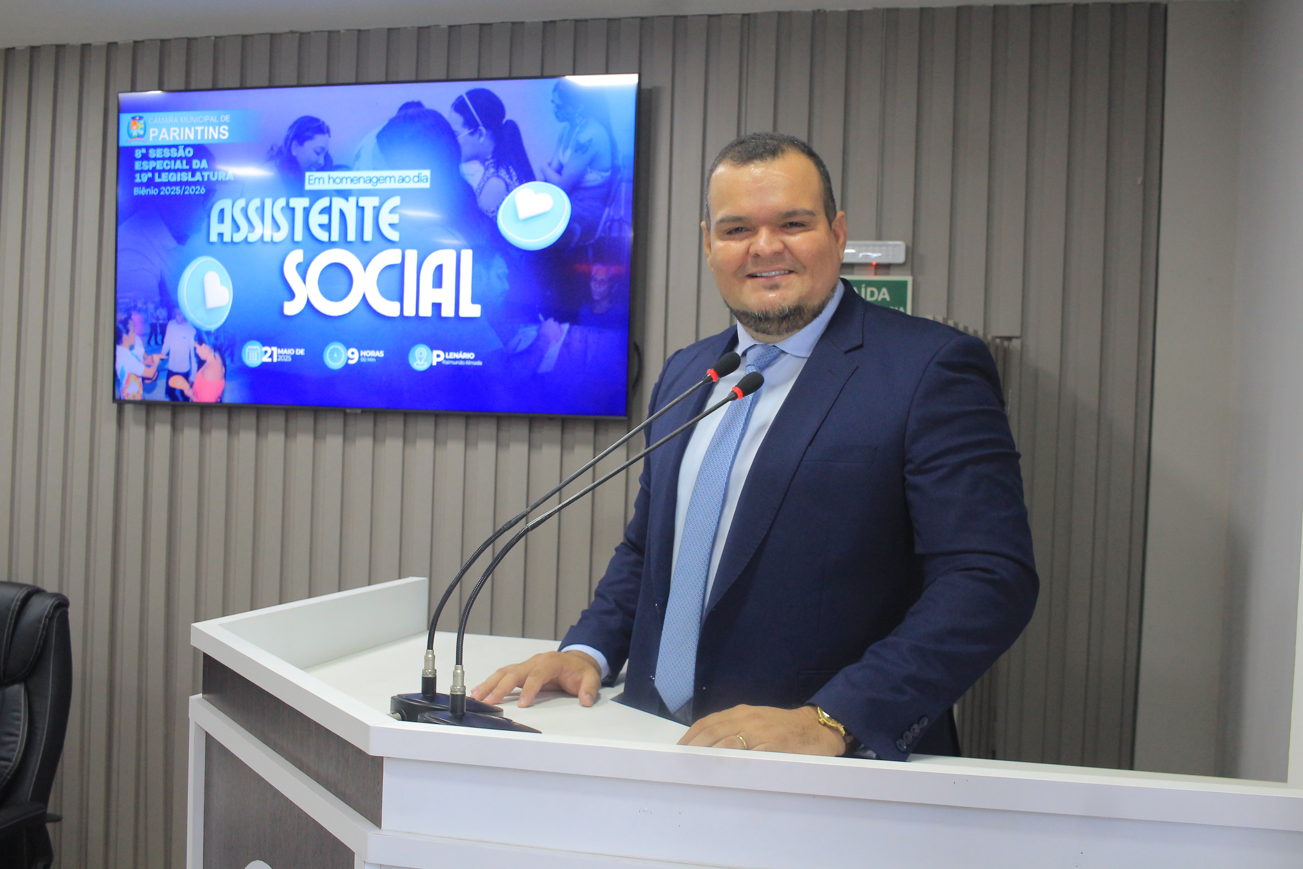 Vereador Azamor Pessoa presta homenagem emocionante aos assistentes sociais em sessão especial