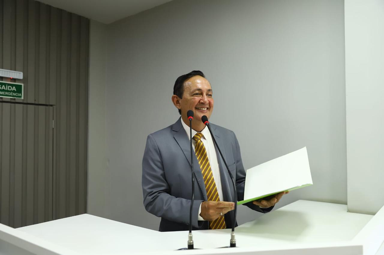 Vereador Babá Tupinambá cobra valorização dos profissionais de odontologia e técnicos em saúde bucal, em Parintins
