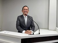 Vereador Babá Tupinambá solicita instalação de brinquedos adaptados para alunos PcDs nas escolas municipais