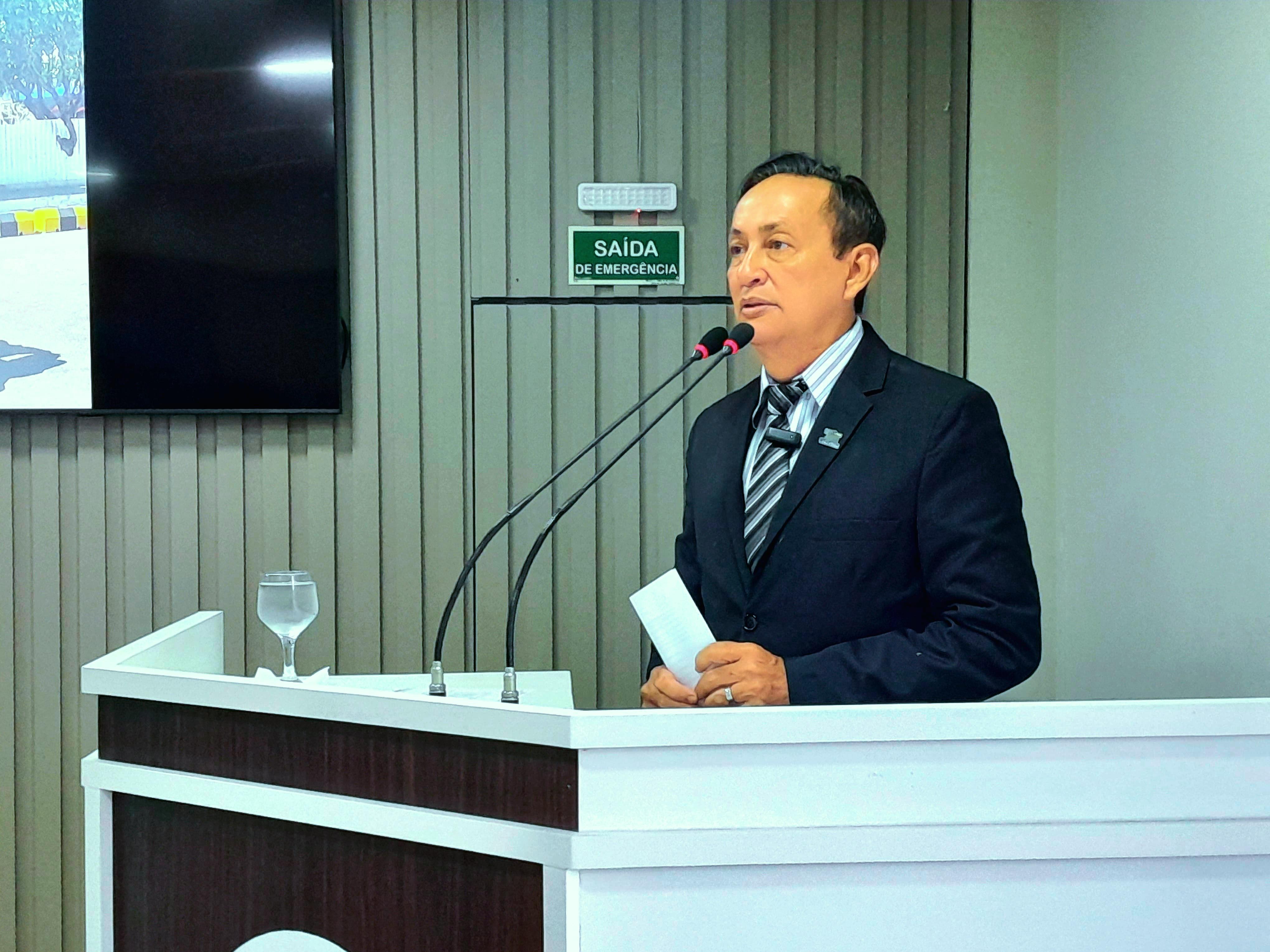 Vereador Babá Tupinambá solicita instalação de redutores de velocidade em áreas estratégicas de Parintins