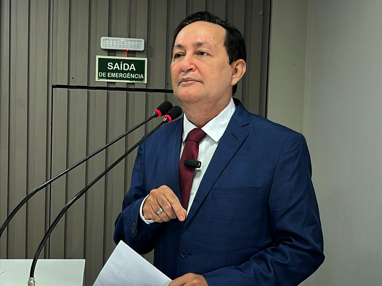 Vereador Babá Tupinambá solicita interdição da praça Judith Prestes para obras de reparo
