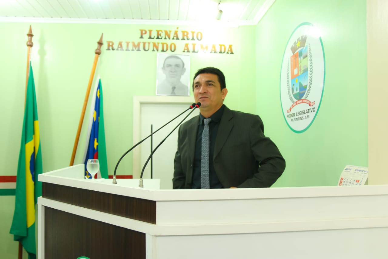 Vereador Beto requer melhorias em ruas de Parintins 