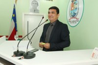 Vereador Beto solicita Operação Tapa-Buraco para Rua Umiri e analisa pesquisa de intenção de votos 