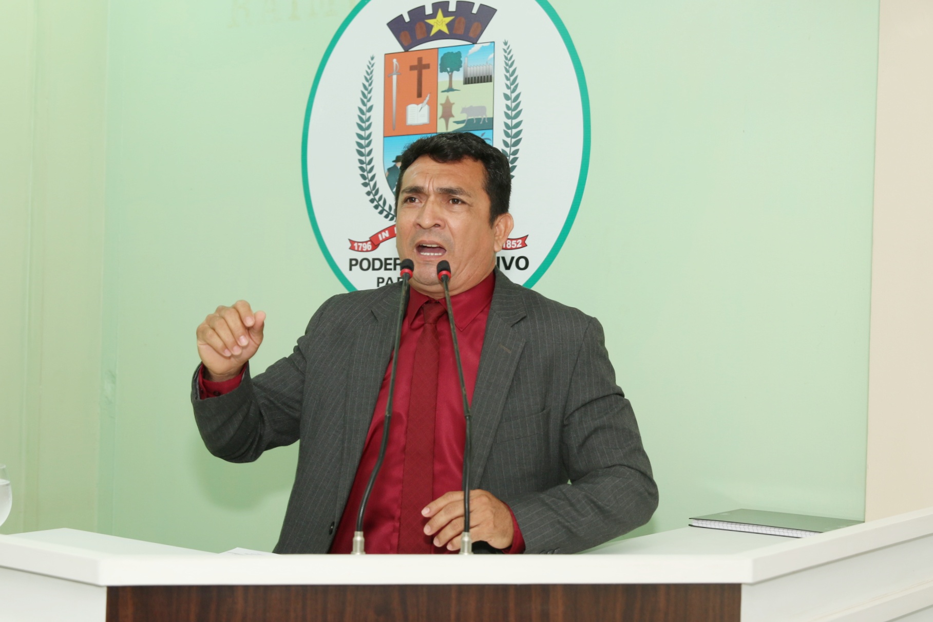 Vereador Beto critica conduta de vereadora oposicionista e apresenta parecer da denúncia contra o vereador Gelson Moraes