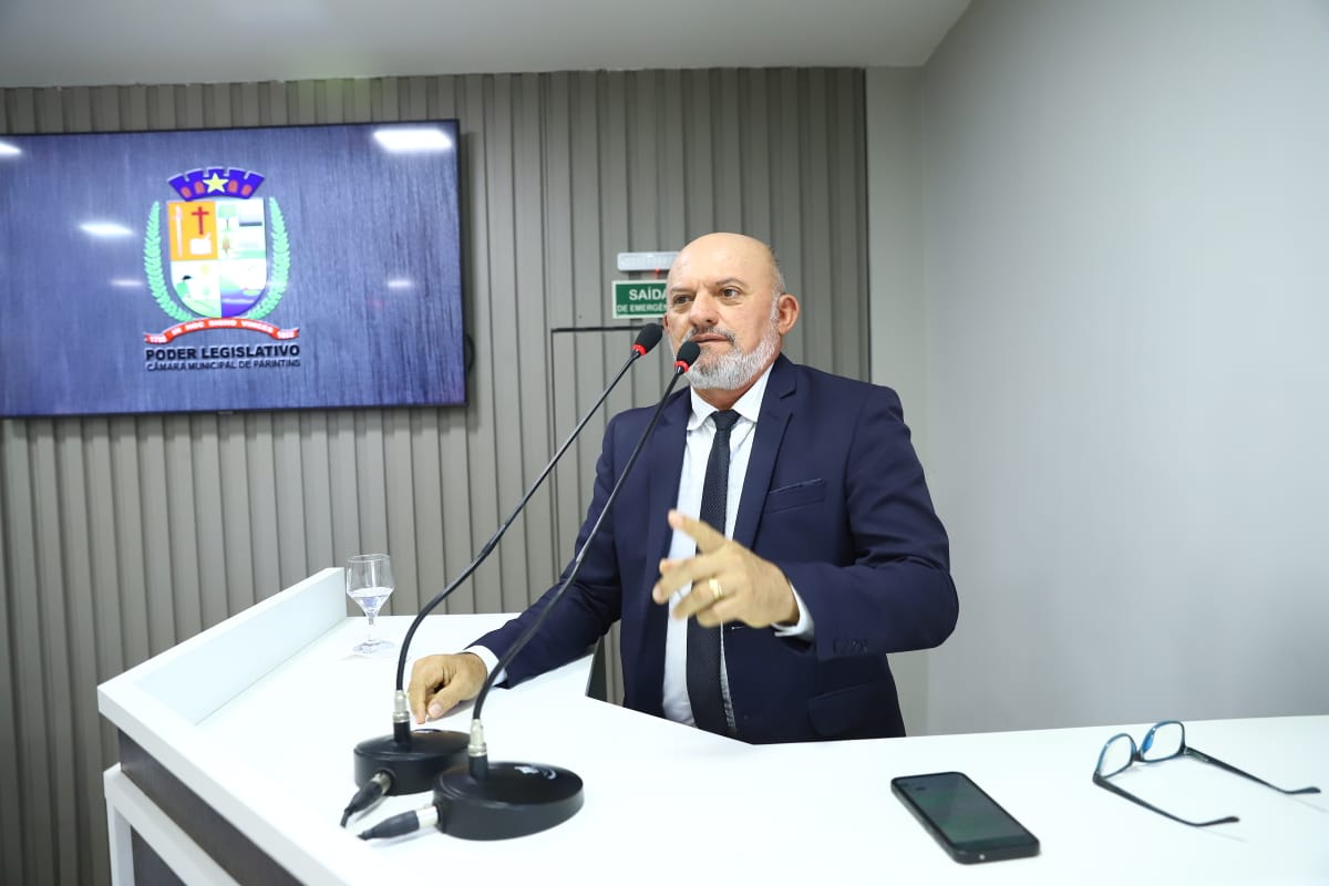 Vereador Cabo Linhares solicita construção de parada de ônibus escolar estratégica   