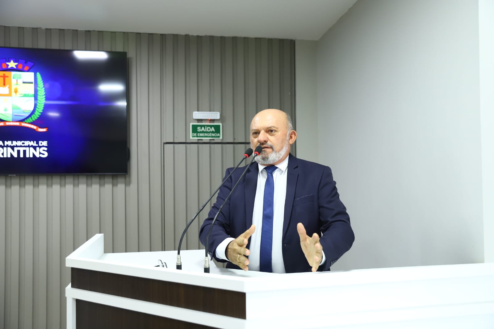 Vereador Cabo Linhares solicita manutenção de rua no Distrito Industrial   