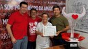 Vereador Fábio Cardoso entrega Moção de Aplausos na Cidade Garantido pelo 33º título