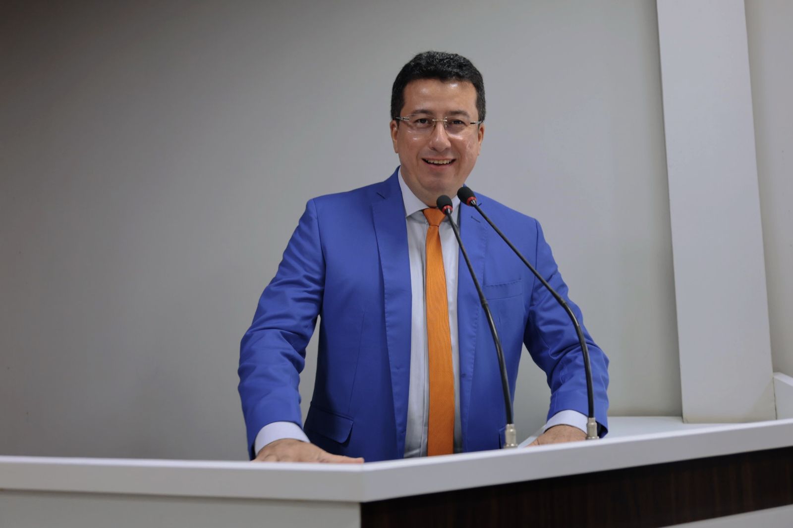 Vereador Fábio Cardoso inicia primeiro mandato em Parintins