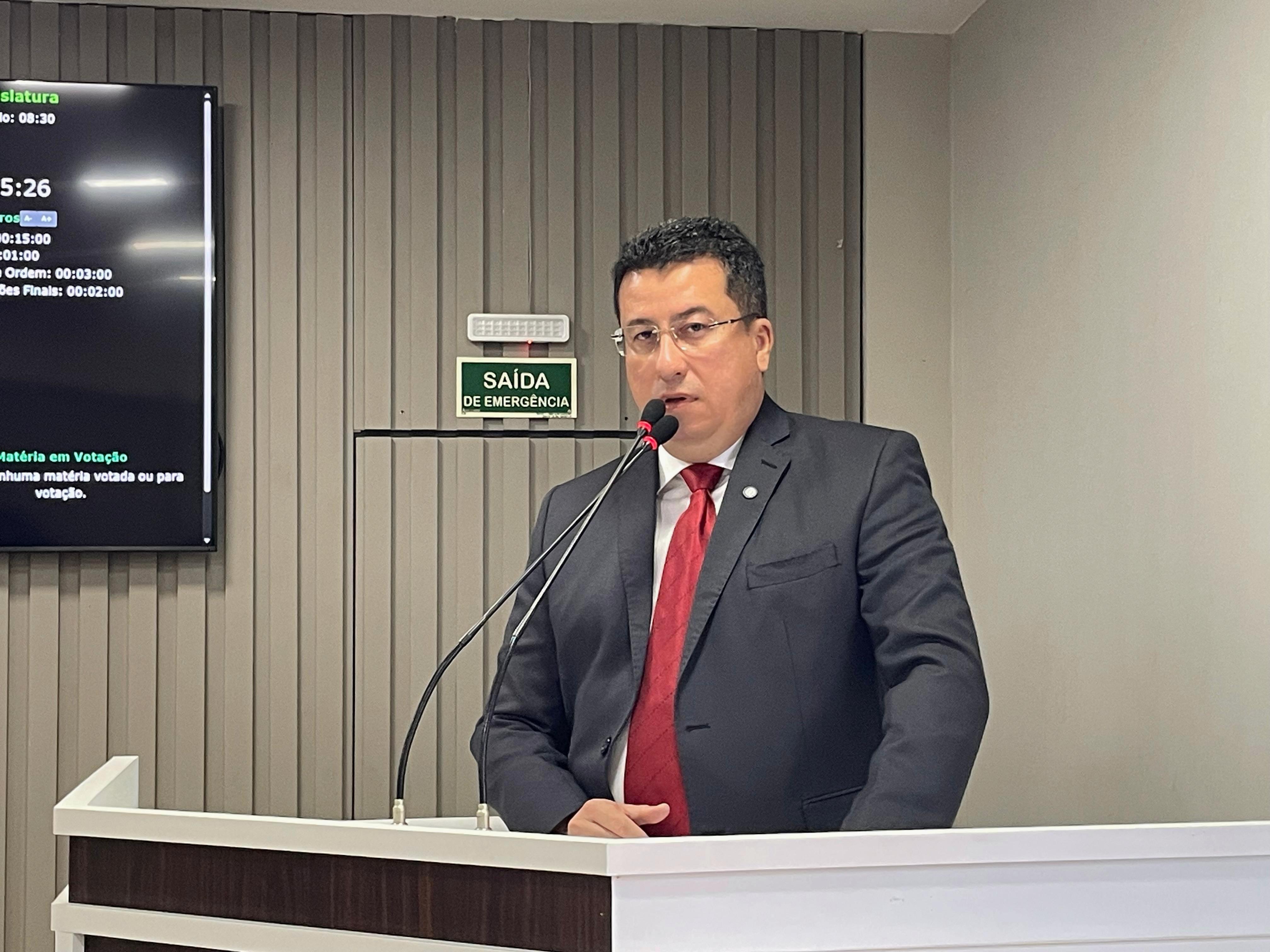Vereador Fábio Cardoso marca início do segundo semestre na Câmara de Parintins com proposta de reativação do Restaurante Popular