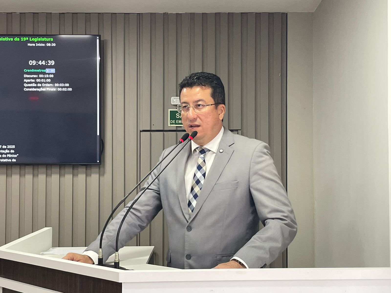 Vereador Fábio Cardoso Propõe Homenagem a Israel Paulain e Solicita Inclusão Digital