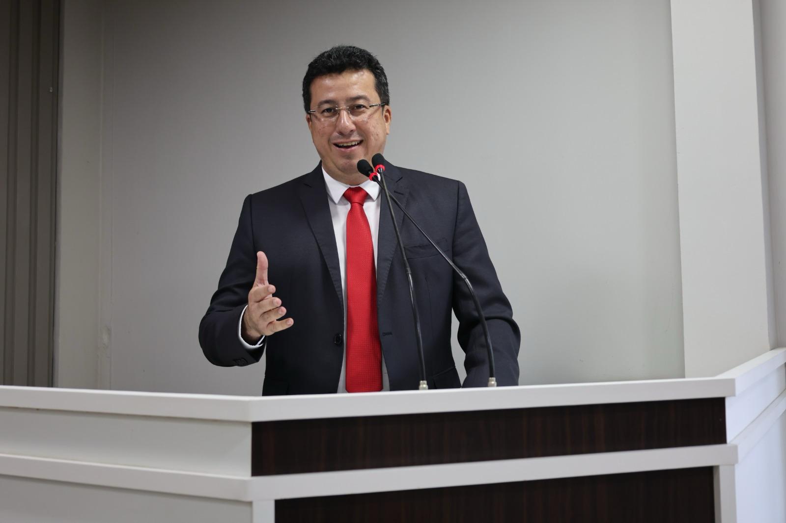 Vereador Fábio Cardoso propõe manutenção urgente no Ginásio Zeca Pontes no Caburi