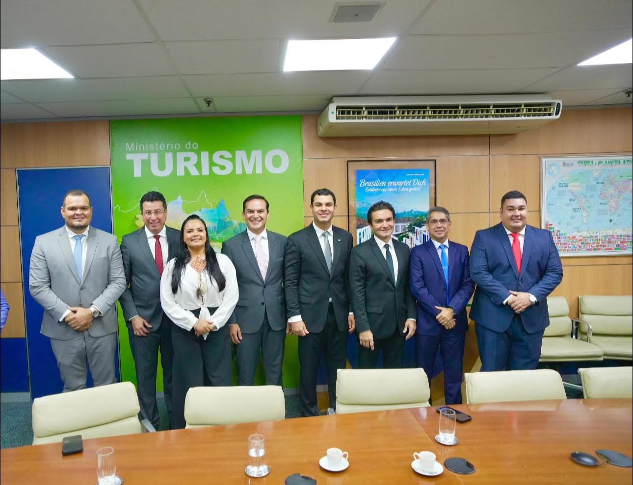 Vereador Fábio Cardoso reforça importância do turismo em Parintins durante reunião em Brasília