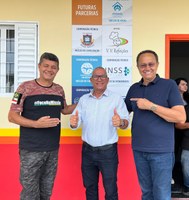 Vereador Fernando Menezes se reúne com deputados estadual e federal em busca de recursos e parcerias para a Assistência Social em Parintins