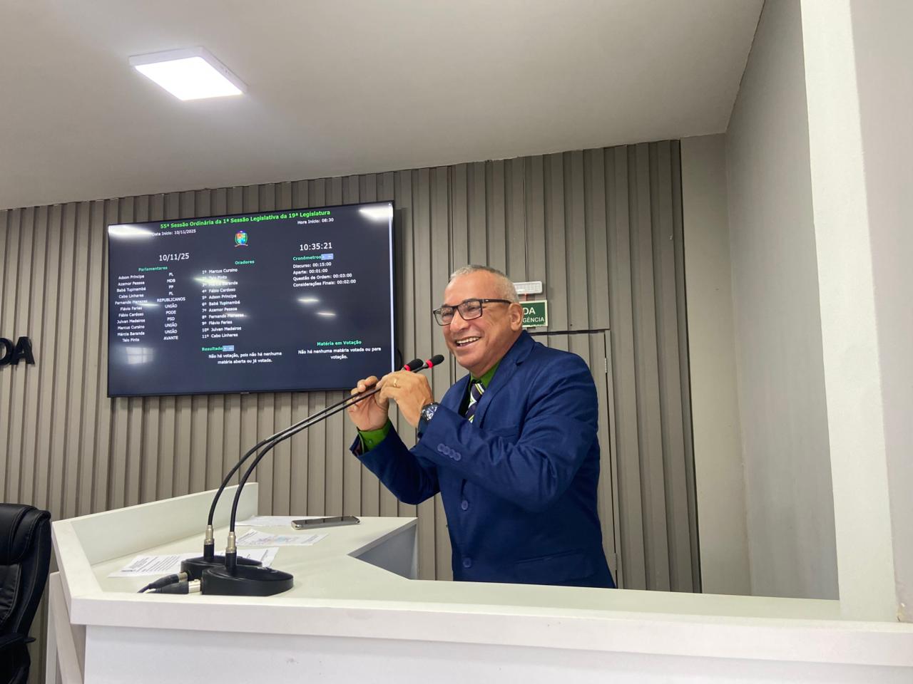 Vereador Fernando Menezes solicita instalação de luminárias no campo da comunidade São Pedro do Paraíso, na região do Uaicurapá