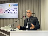 Vereador Fernando Menezes solicita melhorias em escolas da zona rural de Parintins