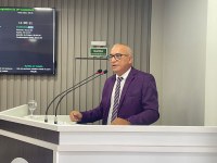 Vereador Fernando Menezes solicita troca de luminárias da estrada Eduardo Braga e o Recapeamento da rua José Luiz de Menezes em Parintins