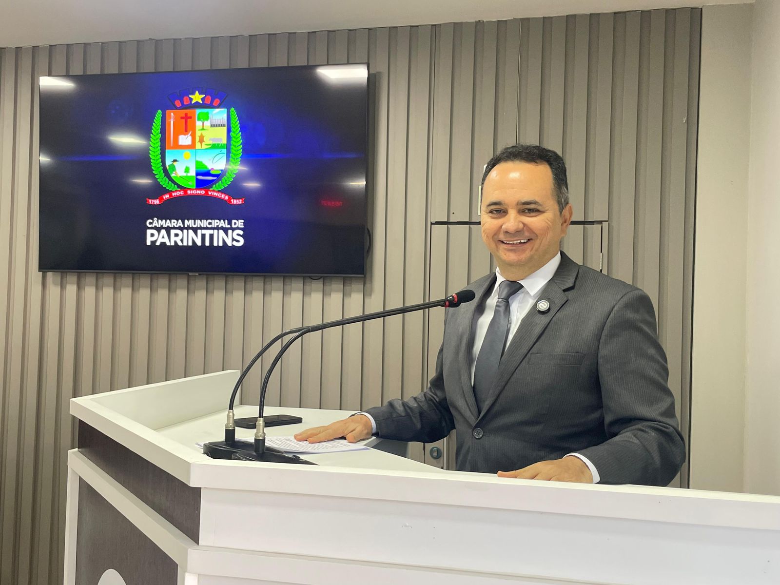 Vereador Flávio Farias apresenta Projeto de Lei que garante Carteira Municipal de Identificação e Atendimento Preferencial a Pessoas com Fibromialgia em Parintins