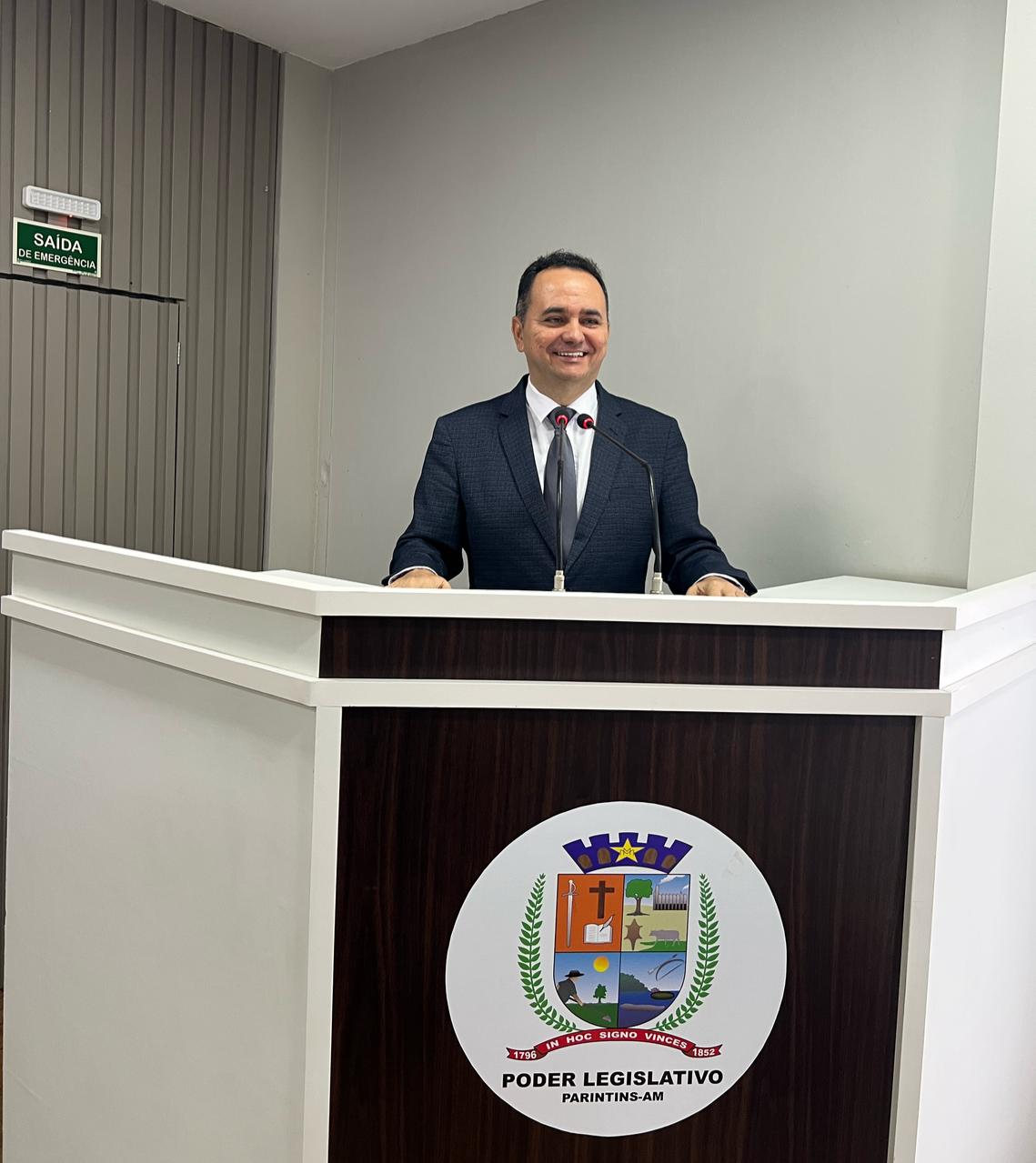 Vereador Flávio Farias solicita ambulância para pacientes de Parintins em Manaus