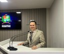Vereador Flávio Farias solicita construção de estruturas cobertas nos pontos de parada de ônibus escolares em Parintins