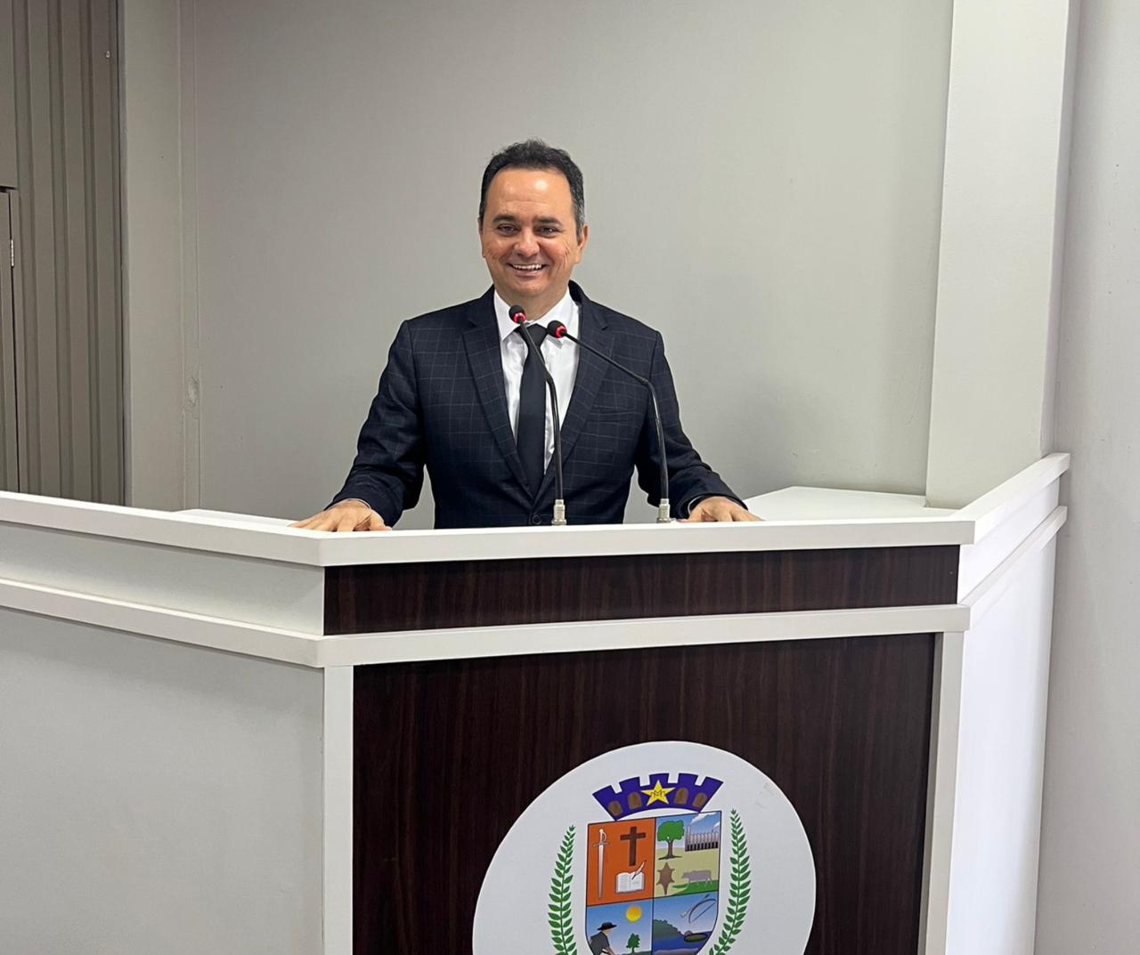 Vereador Flávio Farias solicita contratação de fisioterapeutas para a rede básica de saúde de Parintins