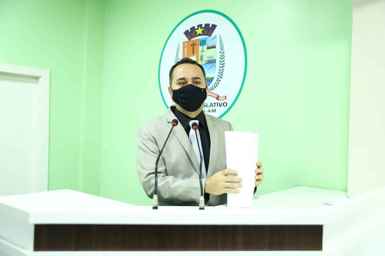 Vereador Flávio Farias solicita melhorias na infraestrutura de áreas urbanas de Parintins   