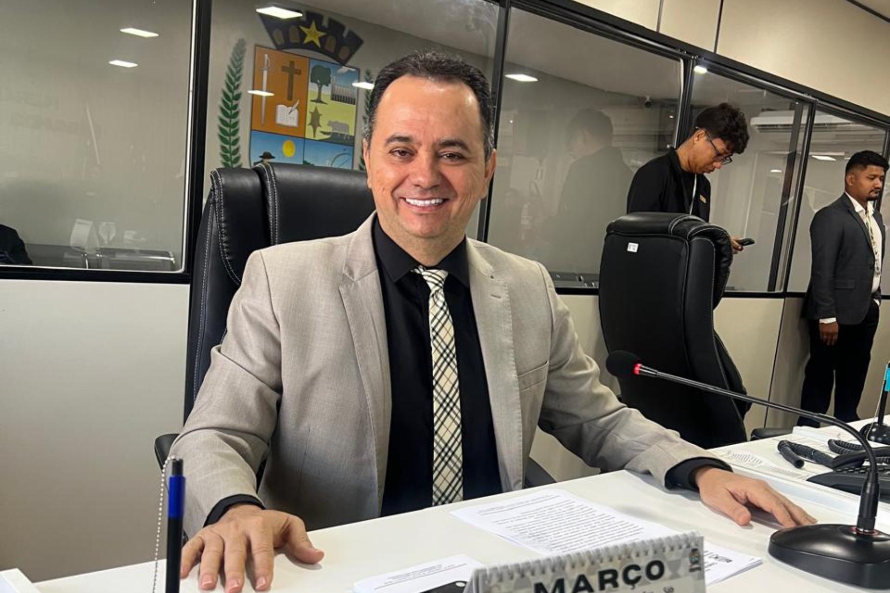 Vereador Flávio Farias solicita melhorias na Rua Guajarina Preste, no Bairro Itaúna I