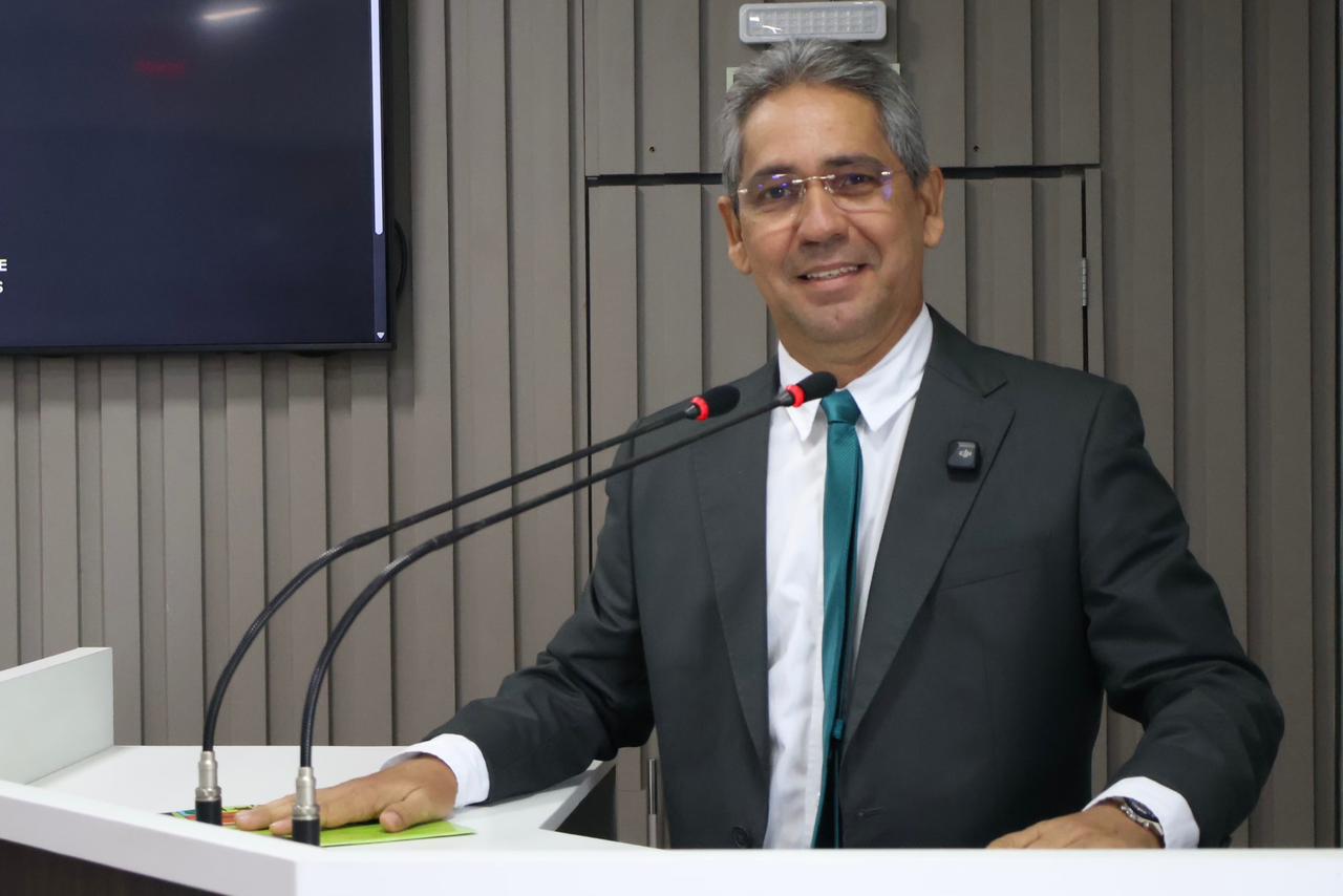 Vereador Julvan Medeiros propõe Medalha Raimundo Almada a Ray Cardoso