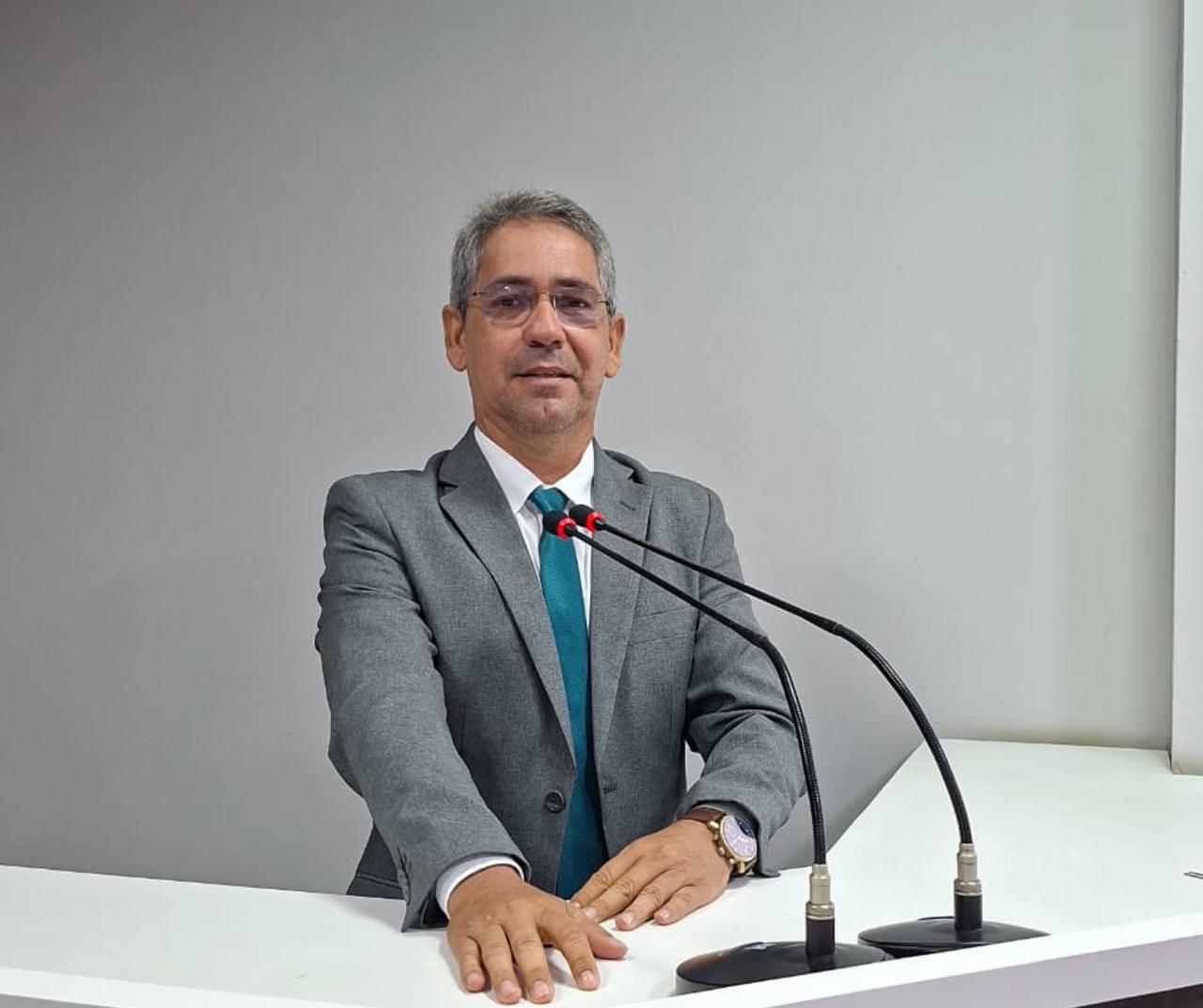 Vereador Julvan Medeiros visita obras da Casa da Cultura e garante fiscalização em Parintins