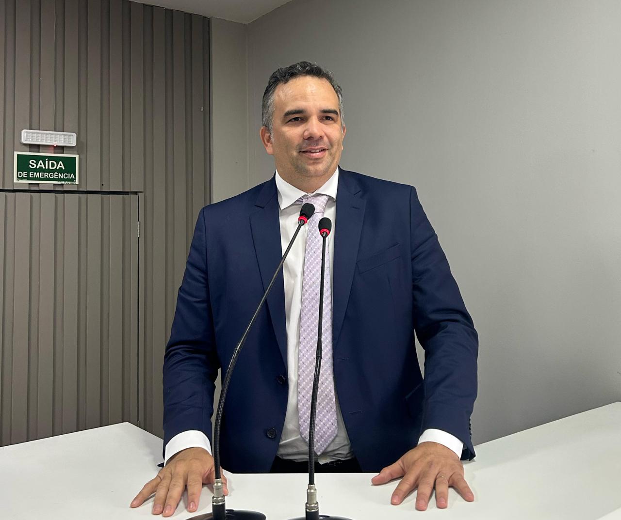 Vereador Marcus Cursino solicita implantação e revitalização da sinalização horizontal em Parintins