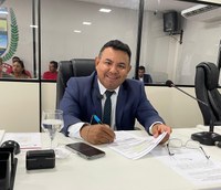 Vereador Naldo Lima apresenta pedido de Moção de Aplausos do Legislativo Municipal ao Professor Railton Marques