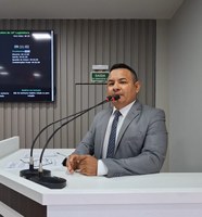 Vereador Naldo Lima chama atenção para a questão das lixeiras viciadas nas ruas da cidade