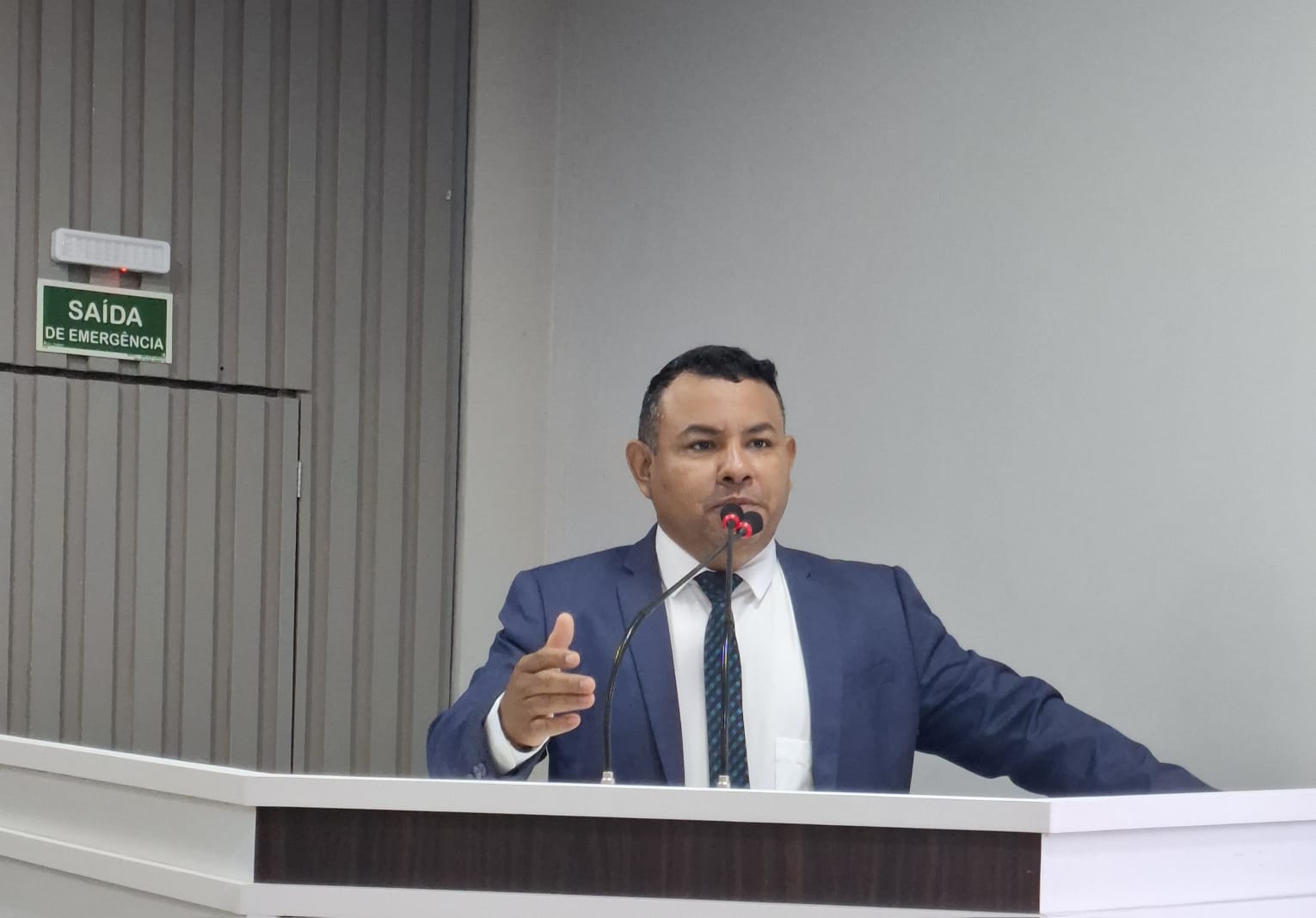 Vereador Naldo Lima propõe inclusão de sessões de hidroginástica para os idosos, em Parintins