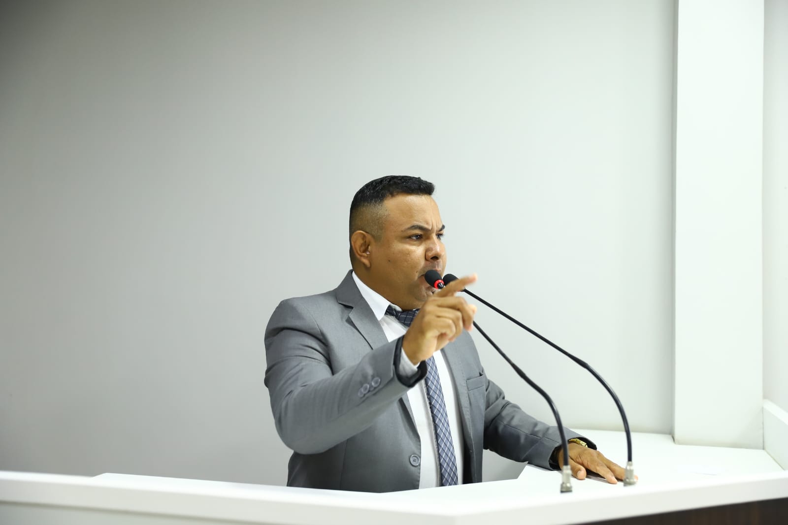 Vereador Naldo Lima solicita fiscalização do PROCON a respeito dos preços cobrados nas passagens no trecho Parintins/Manaus no município   