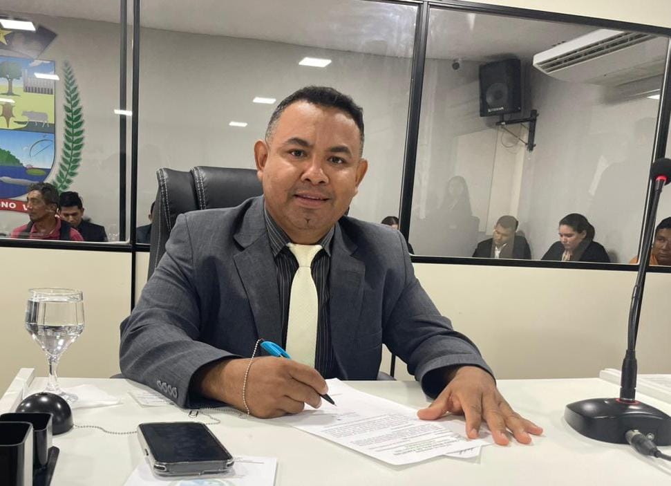 Vereador Naldo Lima solicita que a limpeza das arquibancadas do Anfiteatro seja realizada antes dos eventos públicos