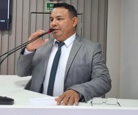 Vereador Naldo Lima solicita que o Setor de Iluminação Pública restabeleça iluminação adequada da Praça da Rua Terra Santa