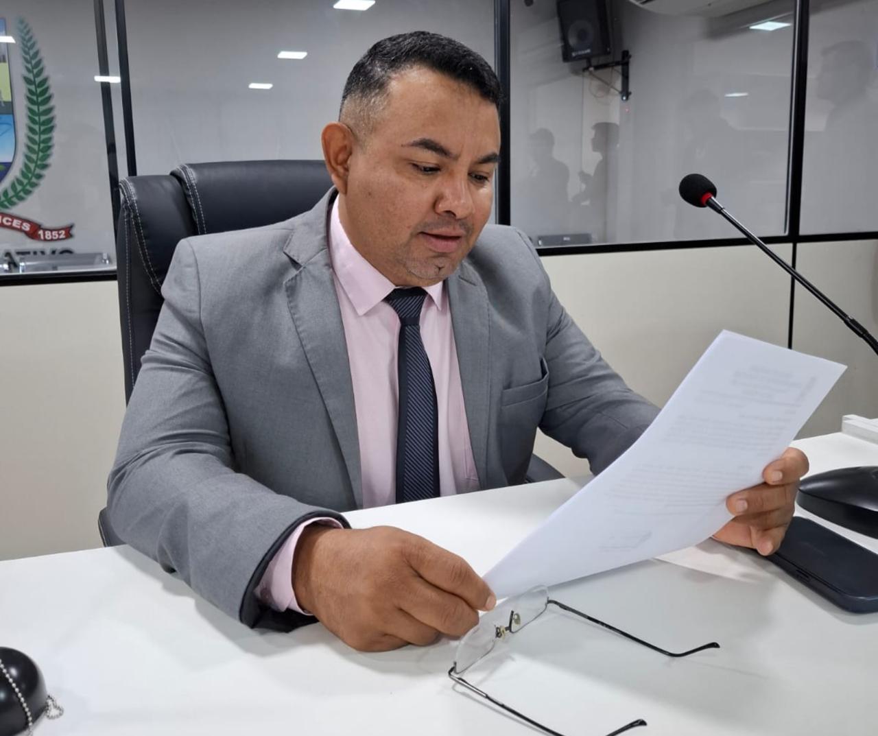 Vereador Naldo Lima tem indicação atendida e semáforos da Rua João Meireles são recuperados