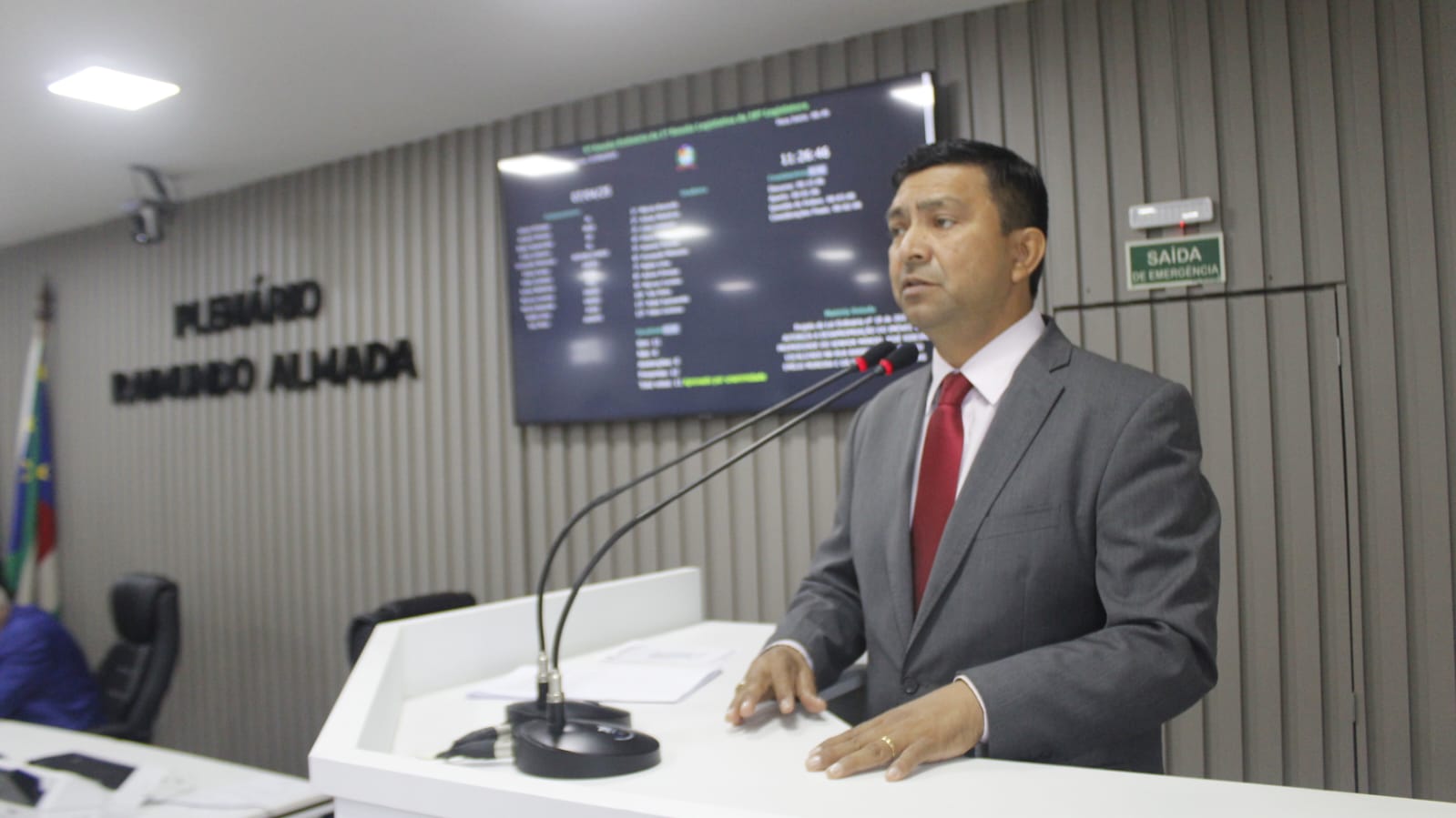 Vereador Telo Pinto solicita melhoria na iluminação pública em comunidades rurais e cidadania parintinense ao cantor Ivo Meirelles