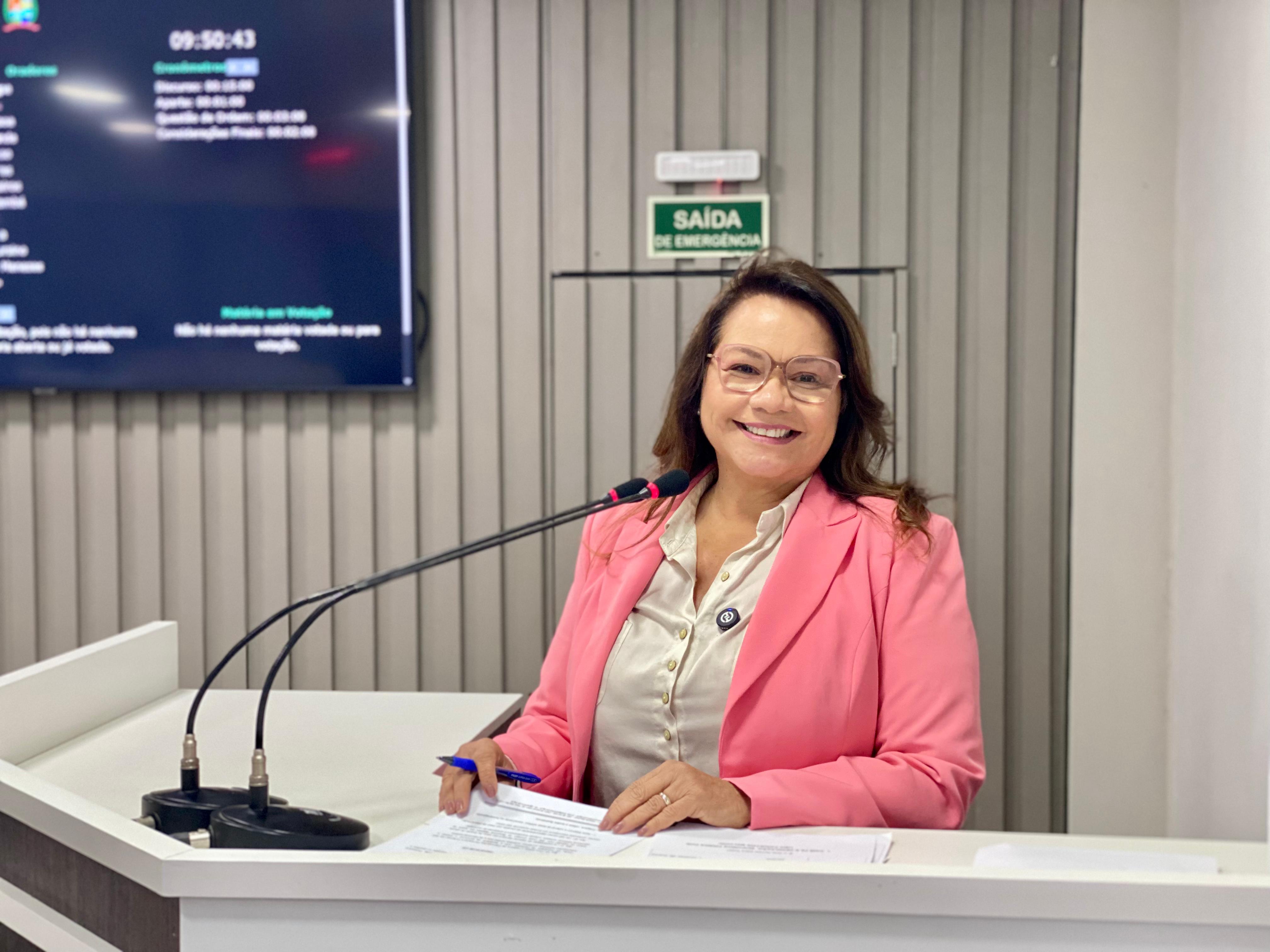 Vereadora Márcia Baranda propõe sistema de informações turísticas e culturais por QR Code para modernizar o turismo e valorizar o patrimônio de Parintins