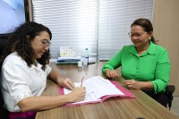 Vereadora Márcia Baranda solicita ar-condicionados e carteiras para escolas estaduais de Parintins
