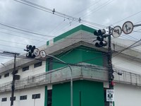 Vereadora Márcia Baranda solicita reparos urgentes em semáforo para garantir segurança no trânsito