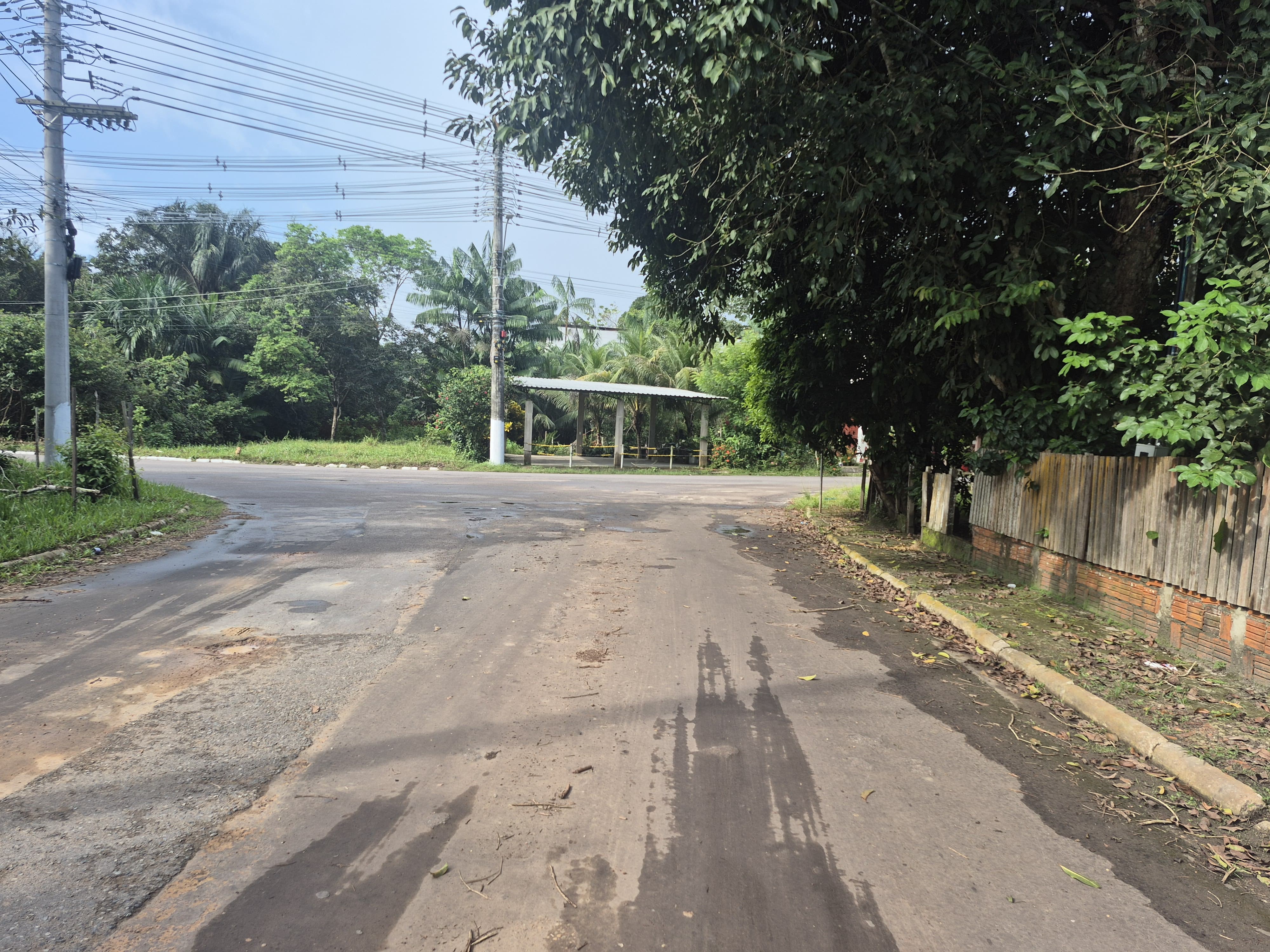 Vereadora Márcia Baranda solicita sinalização urgente na curva da Estrada do Macurany para previnir acidentes