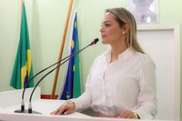 Vereadora Nega tece críticas à saúde pública em Parintins e questiona sobre realização do Concurso Público.