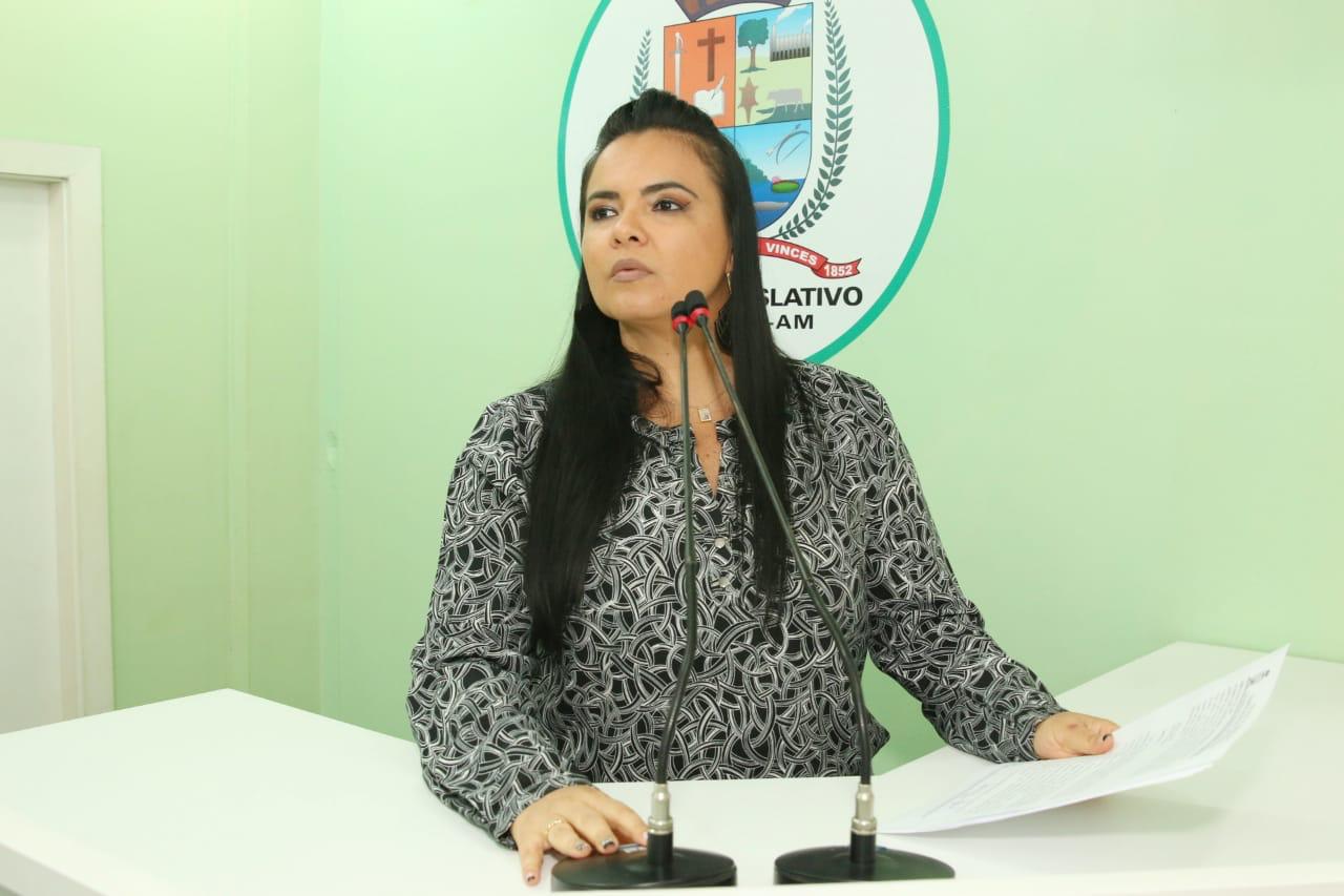 Vereadora Vanessa pede ao Governo do Estado reforma da Escola Caetano Mendonça